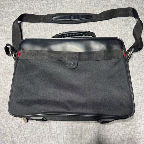 Wenger Swiss Army Laptop Briefcase - Picture 6 of 11